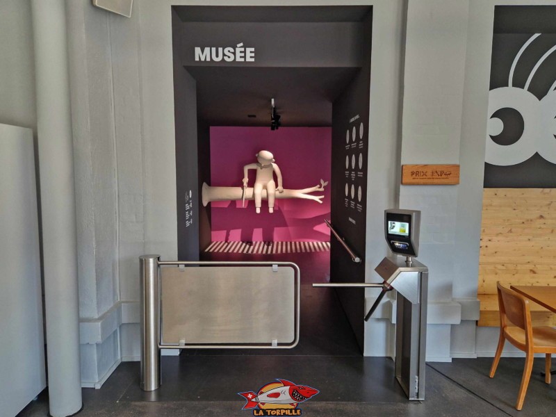 L'entrée dans le musée d'histoire naturelle. Muzoo, Bois du Petit-Château, La Chaux-de-Fonds