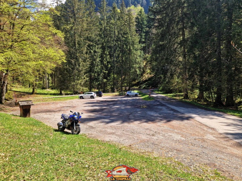 Le grand parking. Gorges de l'Avançon, Les Plans-sur-Bex.