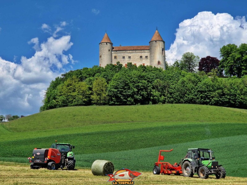 Une vue du château de Champvent.