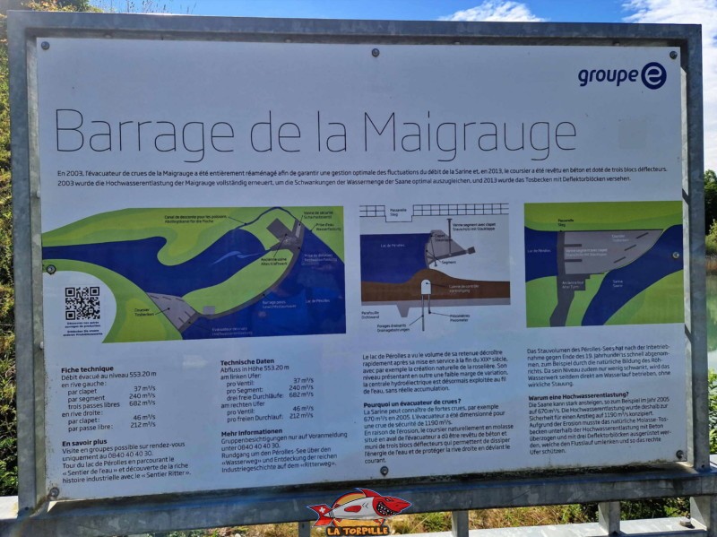 Un panneau d'information sur les caractéristiques techniques du barrage de la Maigrauge.