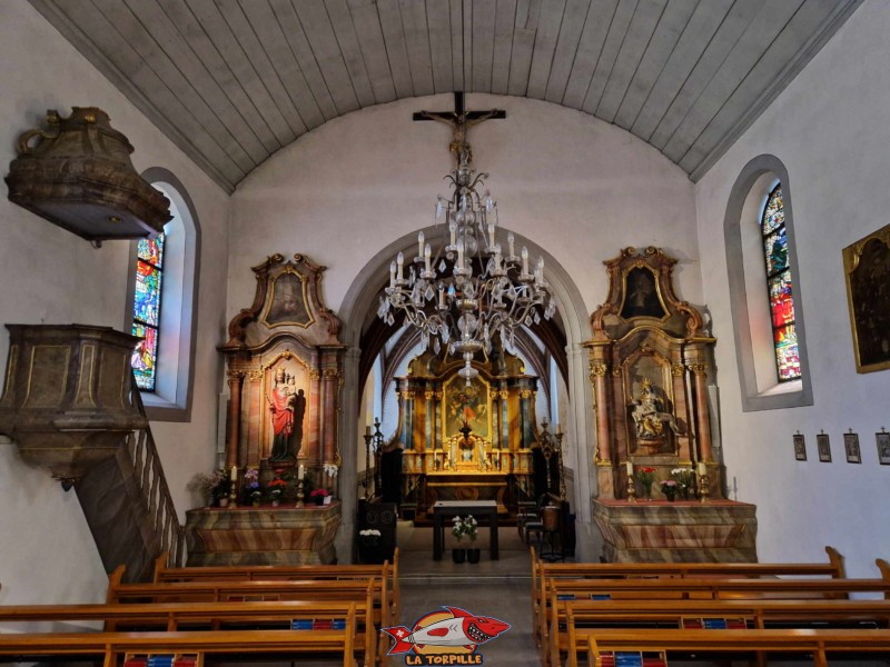 L'intérieur de la chapelle de Bourguillon.