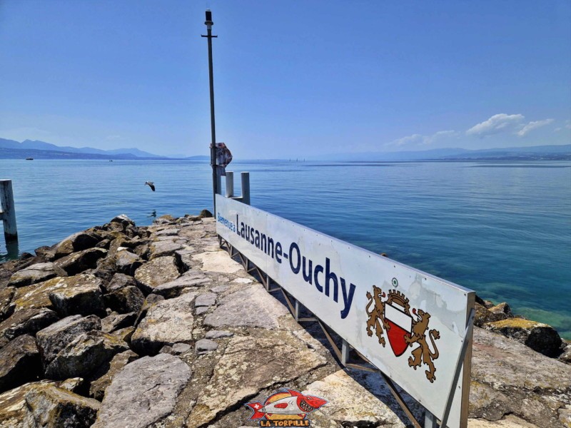 La pancarte du débarcadère d'Ouchy  sur la digue accolée au quai Jean-Pascal Delamuraz.