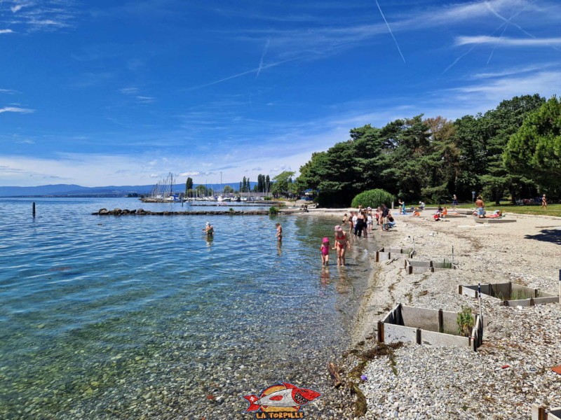 La zone médiane de la plage du théâtre de Vidy. Lausanne. Plage publique de Bellerive.