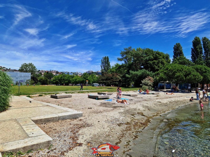 La zone médiane de la plage du théâtre de Vidy. Lausanne. Plage publique de Bellerive.