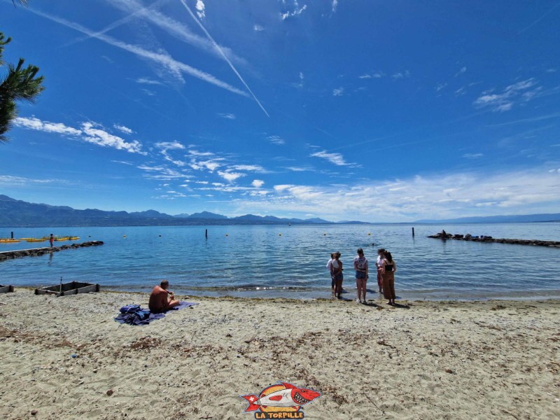 La zone médiane de la plage du théâtre de Vidy. Lausanne. Plage publique de Bellerive.