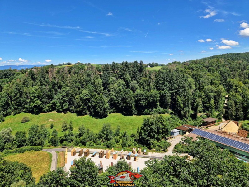 La vue nord-est depuis le sommet de la tour. Tour de Montagny-les-Monts