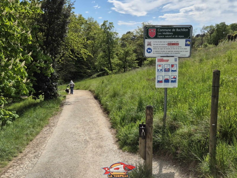 Accès. La plage des Mellières se trouve à Buchillon, entre Morges et Rolle, au bord du Léman.