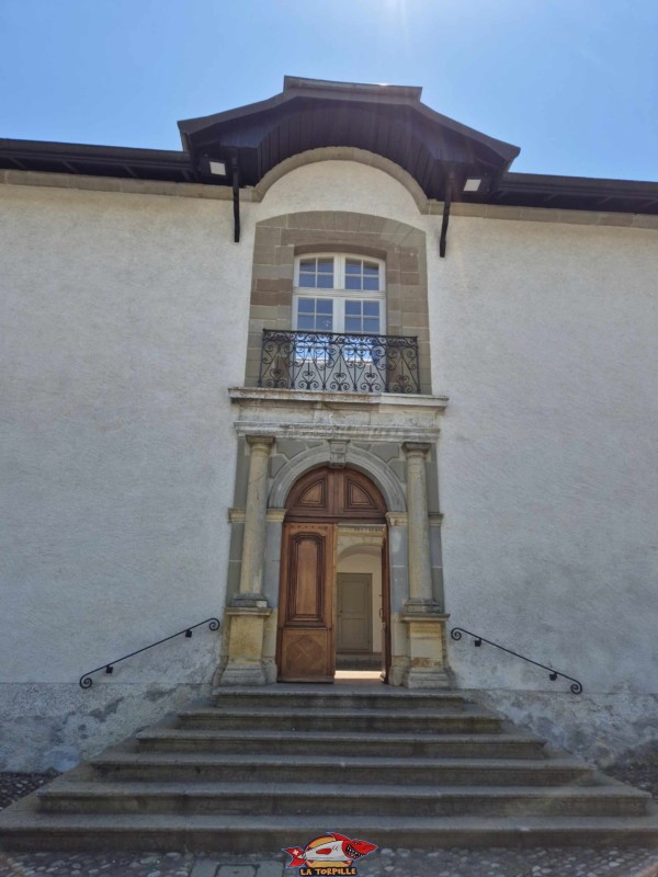Cour intérieure du château d'Aubonne
