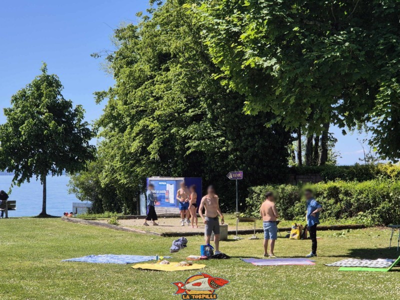 terrain de pétanque. Plage du Plongeon, Perroy.