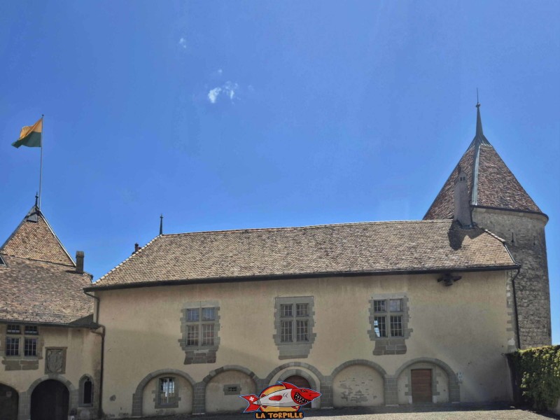 Cour intérieure, château de Rolle, Canton de Vaud. Cour intérieure, château de Rolle, Canton de Vaud.