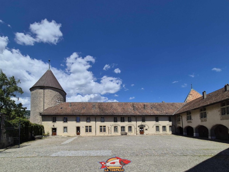 Cour intérieure, château de Rolle, Canton de Vaud. Cour intérieure, château de Rolle, Canton de Vaud.