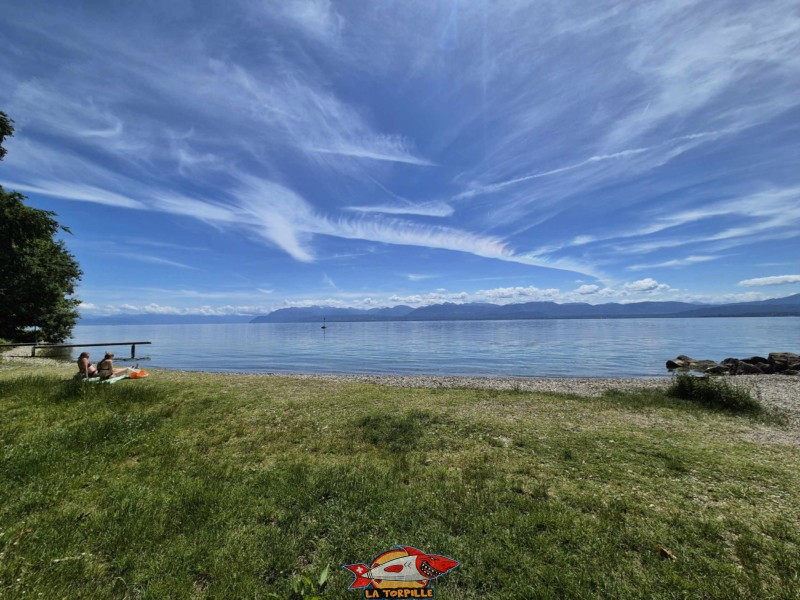 Le milieu de la plage de Fleur d'Eau. Bursinel, Rolle, Léman, canton de Vaud.