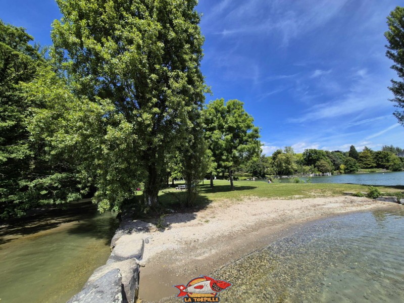 La plage sur la droite et la Dullive sur la gauche. La plage sur la droite et la Dullive sur la gauche.