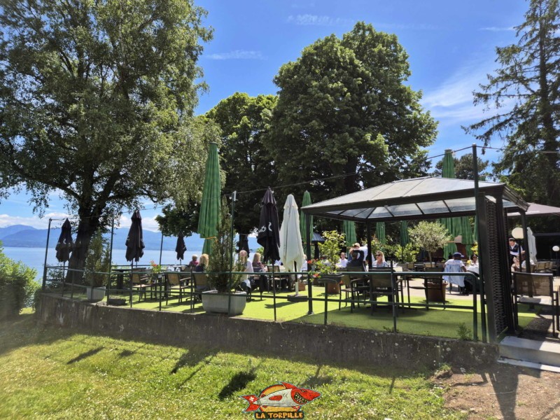 Restaurant. Plage de la Falaise, Gland. Léman, canton de Vaud.