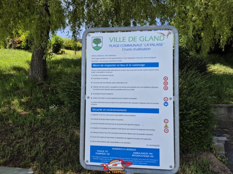 Plage. Plage de la Falaise, Gland. Léman, canton de Vaud. Plage. Le règlement de la plage de la Falaise.. Plage de la Falaise, Gland. Léman, canton de Vaud.