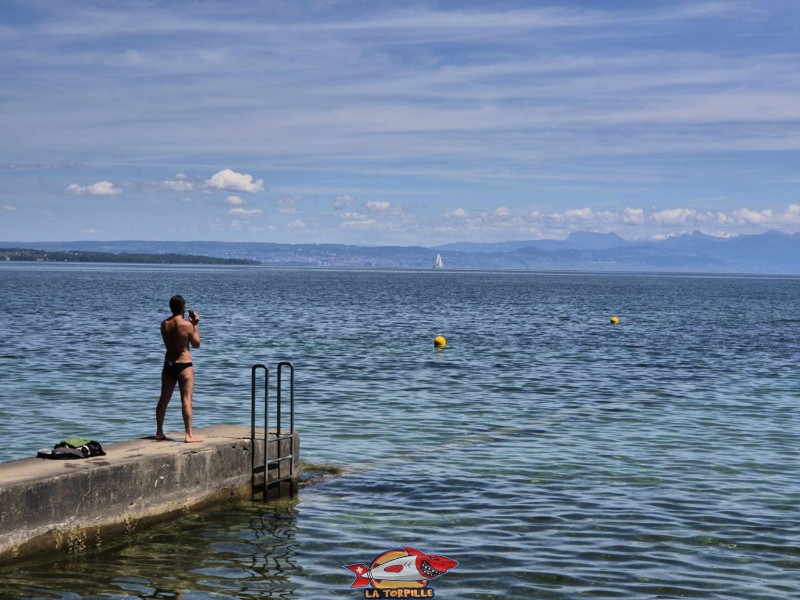 Digue Est. Plage de la Falaise, Gland. Léman, canton de Vaud.