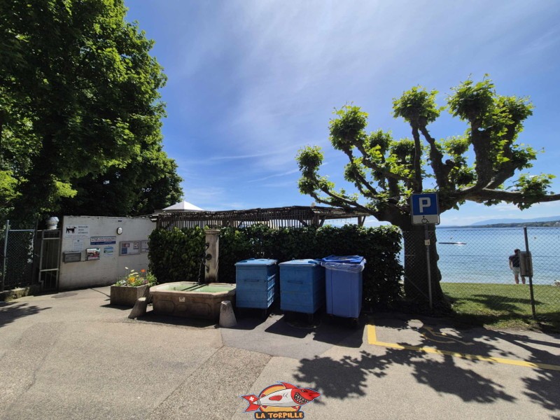 L'entrée dans la plage de Promenthoux se fait au niveau de la buvette. Plage de Promenthoux, Prangins.