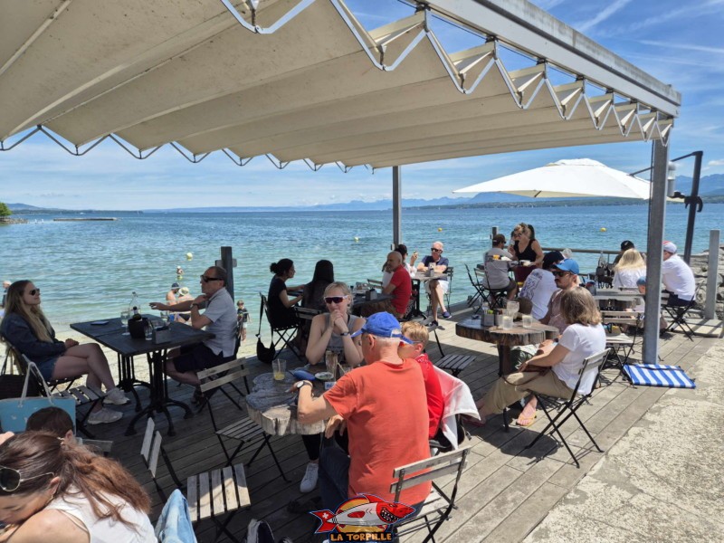 La buvette de la plage de Céligny, la Célignote. Plage de Céligny, canton de Genève, Lac Léman.