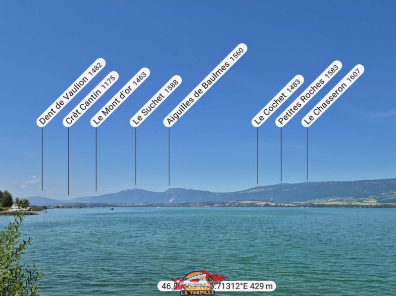 La vue, direction ouest, depuis la plage du camping VD8. La Dent de Vaulion, les Aiguilles de Baulmes, le Chasseron. La vue, direction ouest, depuis la plage du camping VD8. La Dent de Vaulion, les Aiguilles de Baulmes, le Chasseron.