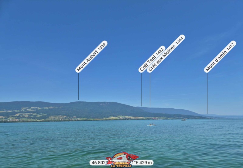 La vue, direction nord, depuis la plage de Châble-Perron. Le Mont Aubert. La vue, direction nord, depuis la plage de Châble-Perron. Le Mont Aubert.