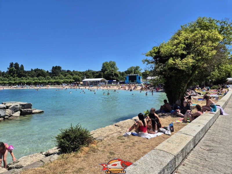 Baby-Plage depuis la jetée qui mène au débarcadère des Eaux-Vives.