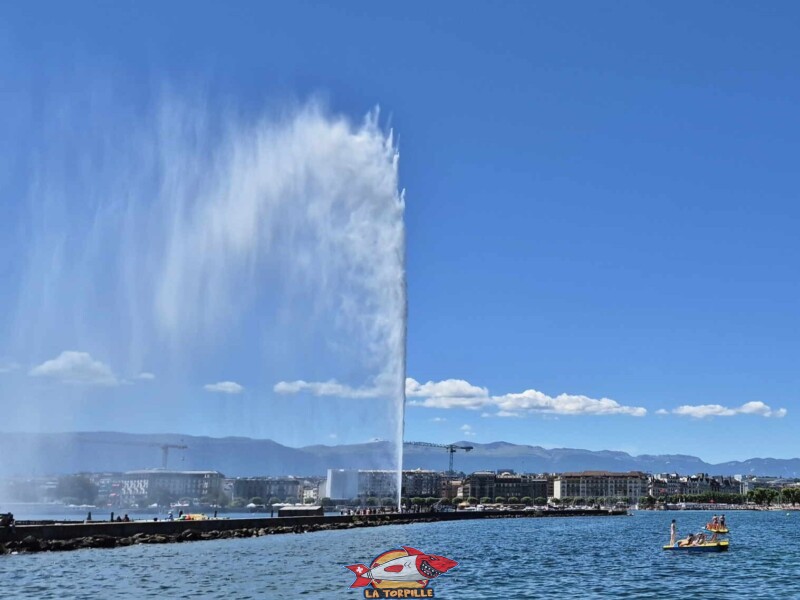 Le Jet d'Eau depuis le débarcadère CGN des Eaux-Vives. Genève