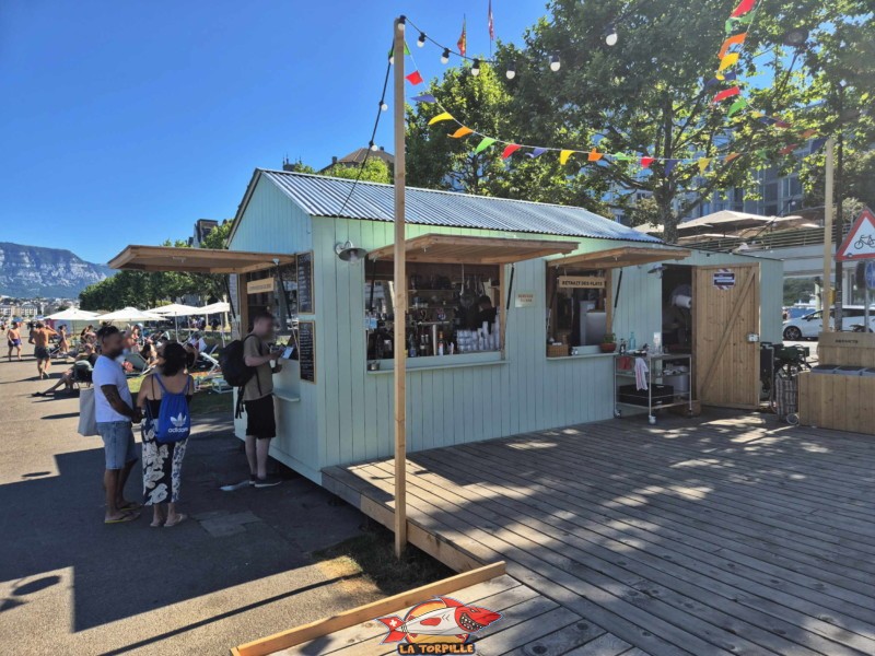 La buvette du quai Wilson. Espace de baignade du quai Wilson, Rive droite, rade de Genève.