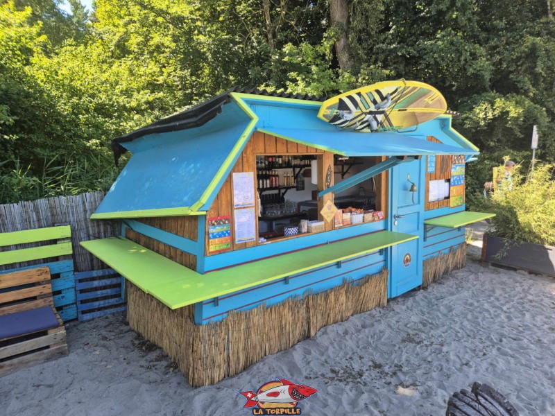 Buvette. Plage et base nautique, les Vikings, Yvonand, lac de Neuchâtel.
