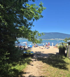 🌊🏖️ Base Nautique et Plage Les Vikings – Yvonand