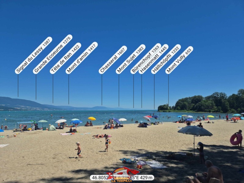 Le panorama, direction nord-est, depuis la plage des Pins. Tête de Ran, le Chasseral, le Mont Sujet.