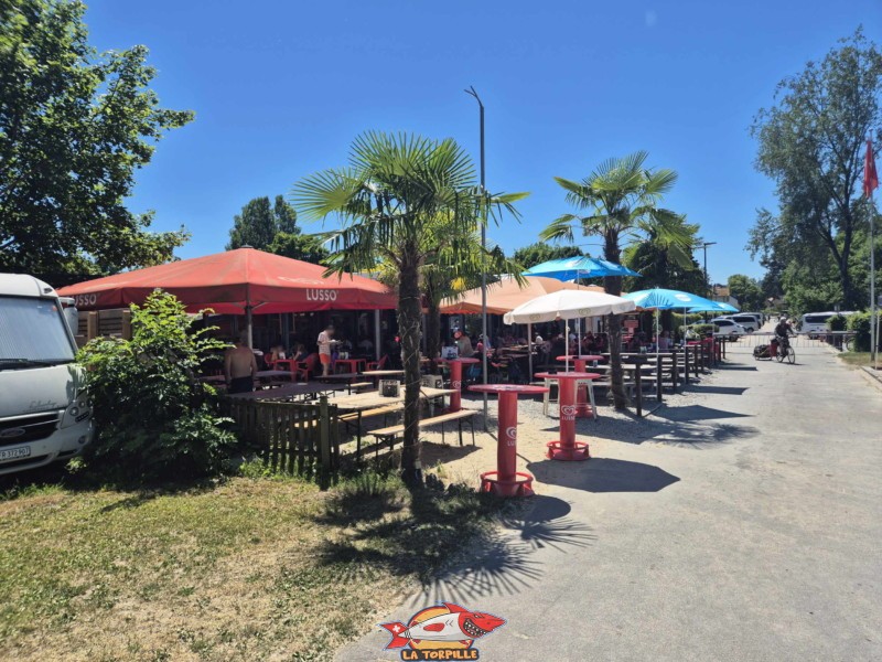La buvette et restaurant du camping de la Menthue.