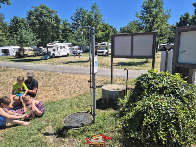 Une douche côté est. PLage des Pins. Yvonand.