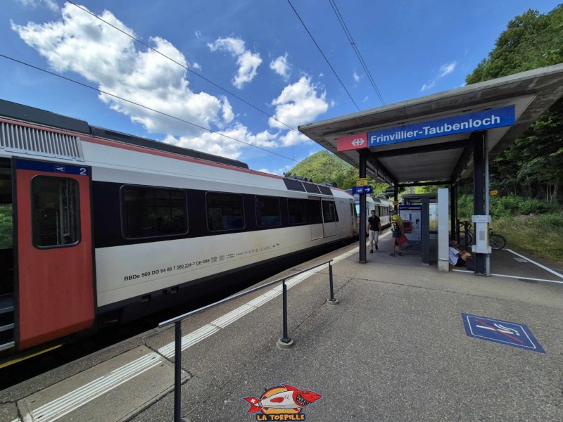 La gare de Frinvillier-Taubenloch, sortie au premier arrêt.