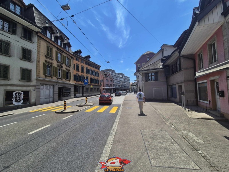 La rue de Boujean qui permet de rejoindre l'arrêt de bus.