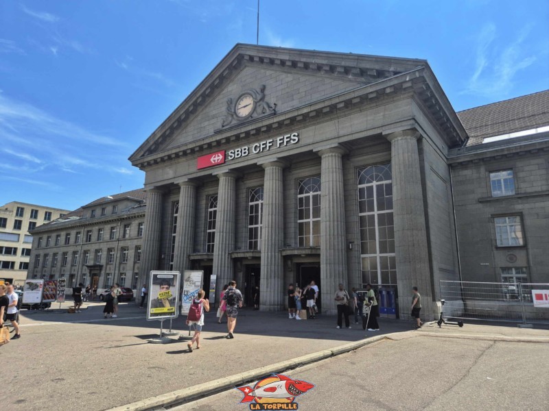 La gare CFF de Bienne. Les gorges du Taubenloch. Bienne.