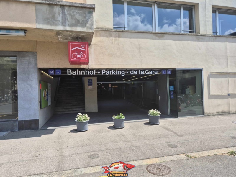 L'entrée piétonne du parking de la gare.