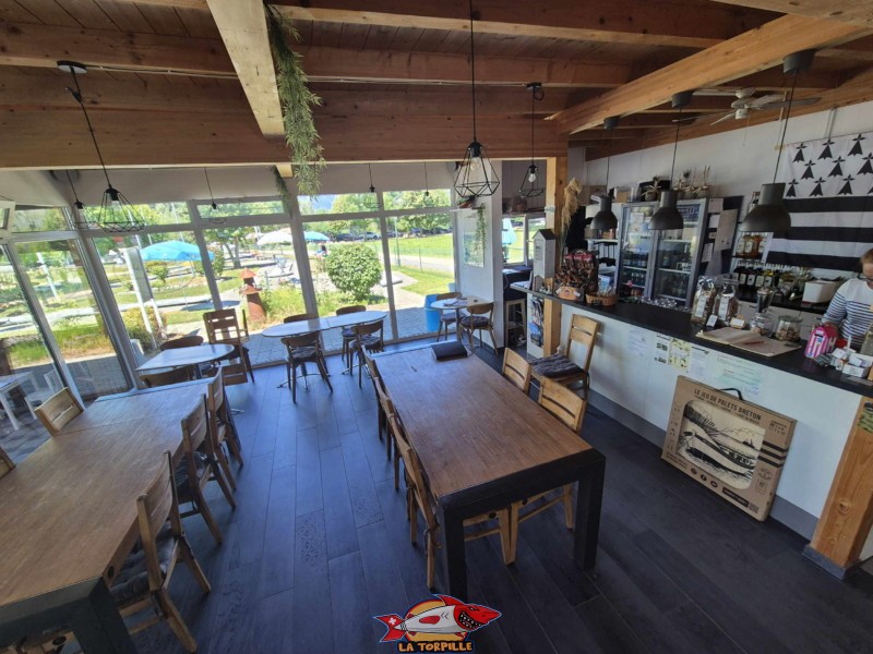 crêperie Vent d'Ouest, Estavayer-le-lac, L'intérieur de la crêperie.