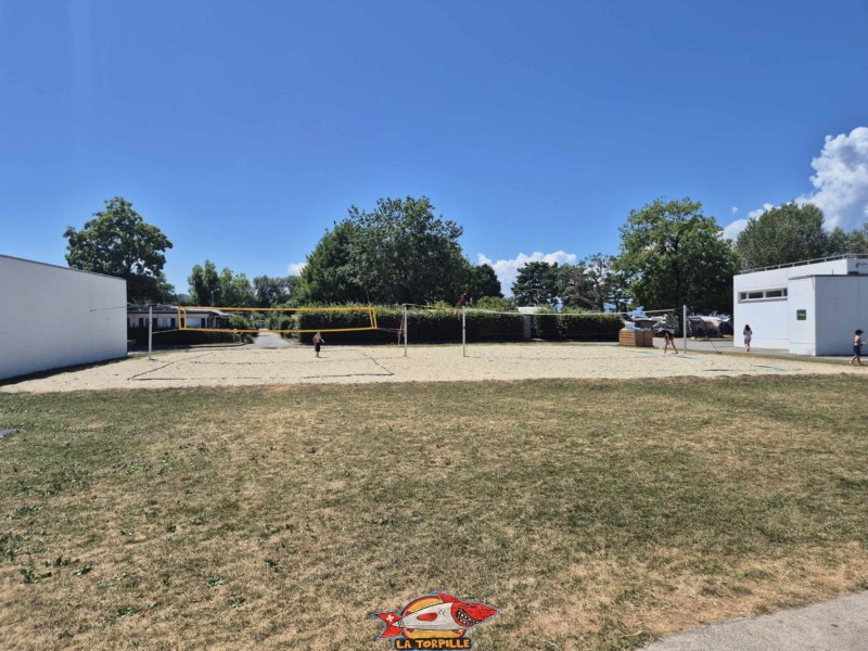Les terrains de volley, nouvelle plage d'estavayer-le-lac, canton de Fribourg, lac de neuchâtel