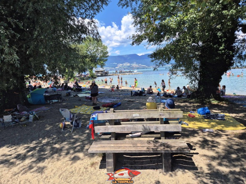 Zone de sable de la nouvelle plage d'estavayer-le-lac, canton de fribourg, lac de neuchâtel.