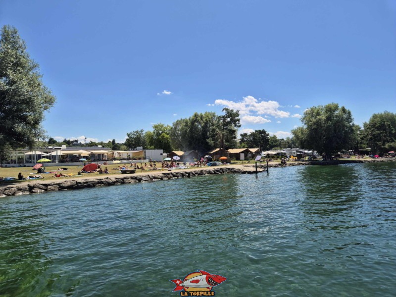 enrochements, nouvelle plage d'estavayer-le-lac, canton de Fribourg, lac de neuchâtel