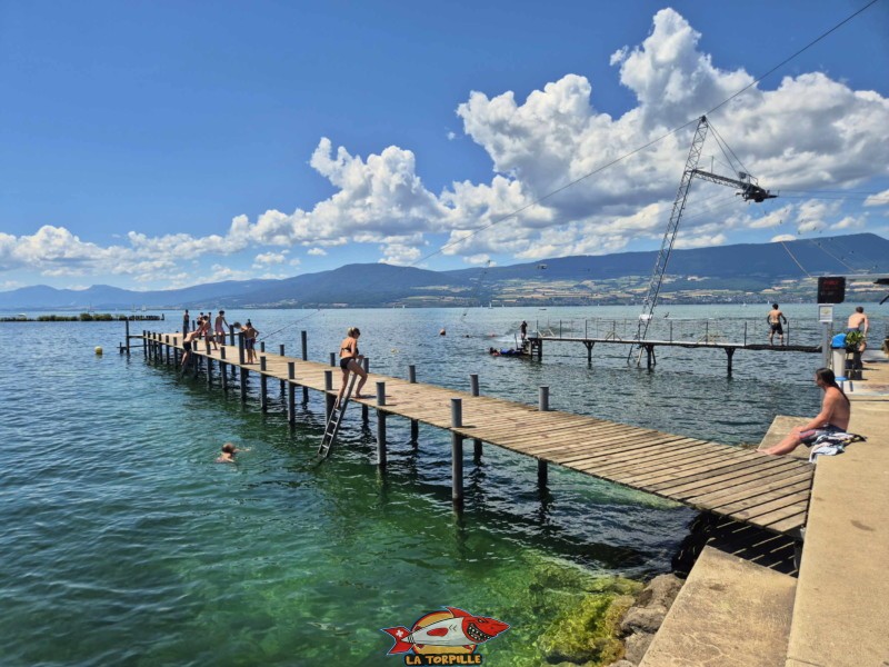 ponton, nouvelle plage d'estavayer-le-lac, canton de Fribourg, lac de neuchâtel