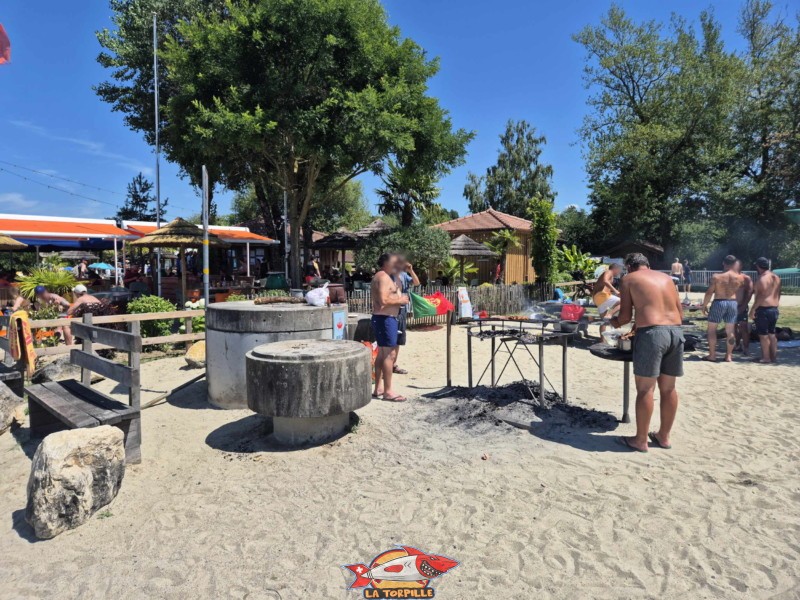 grills, nouvelle plage d'estavayer-le-lac, canton de Fribourg, lac de neuchâtel