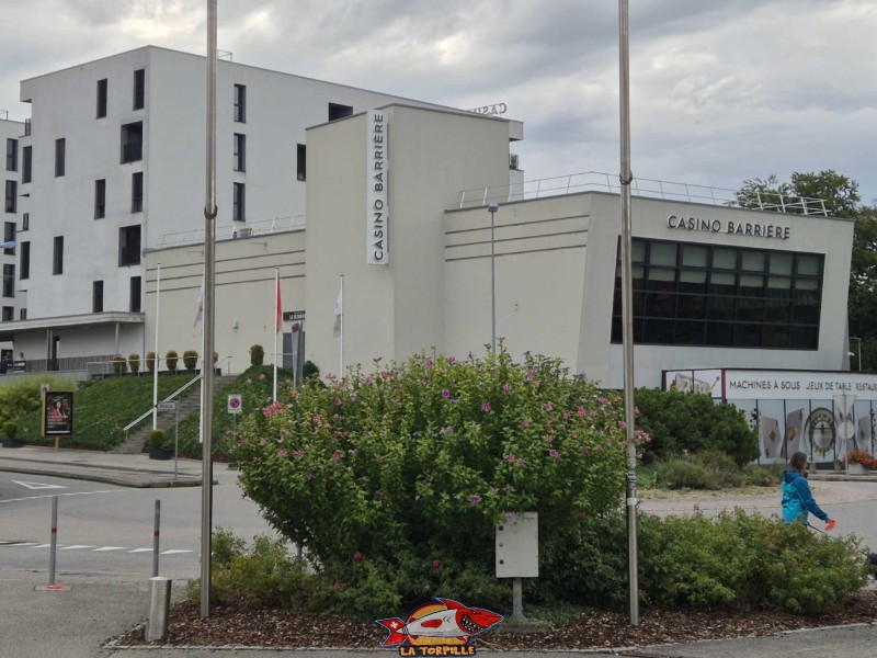 L'entrée du Casino. Elle se trouve à proximité de l'hôtel Ibis. 