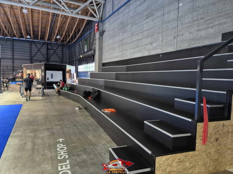 Gradins. Padel Parc Fribourg, Granges-Paccot.