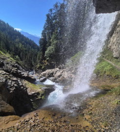 💧 Cascade du Pichiour – Crans-Montana