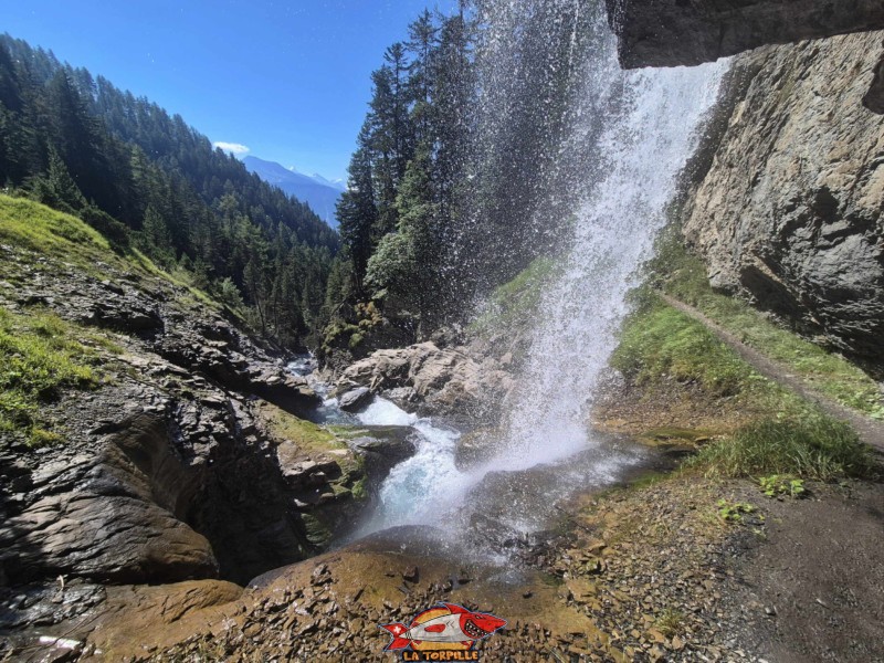 dessous, Cascade du Pichiour, chute de la Raspille, Crans-Montana.