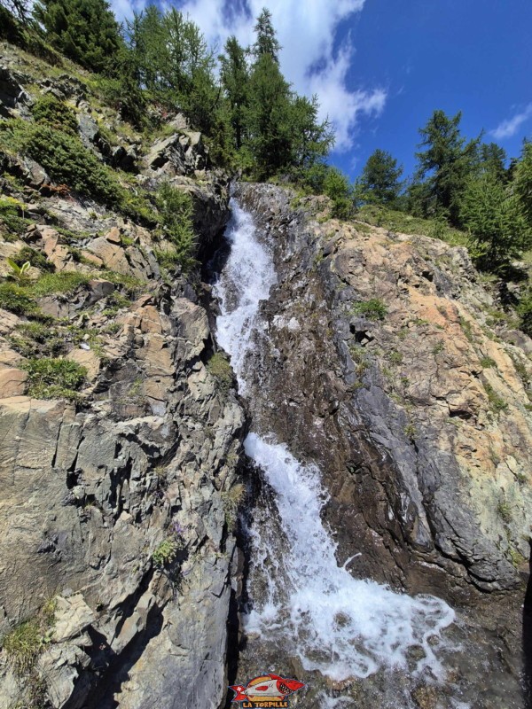 Vallon de la Tièche. Randonnée au bisse du Tsittoret, Crans-Montana, Valais central.