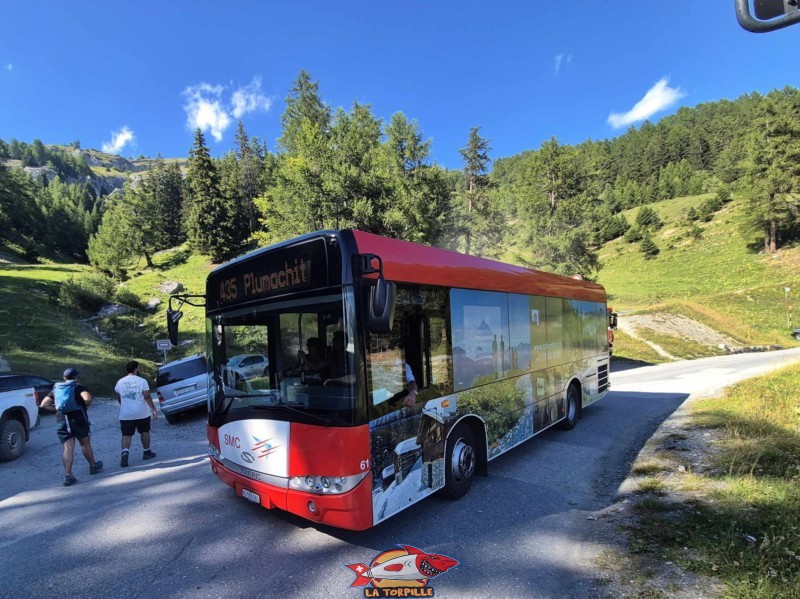 Le bus navette reliant gratuitement Aminona à Colombire. Randonnée au bisse du Tsittoret, Crans-Montana, Valais central.