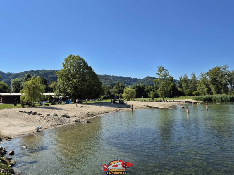 Les photos de la plage depuis la jetée du port de Cheyres. Plage de Cheyres, Canton de Fribourg, lac de Neuchâtel.