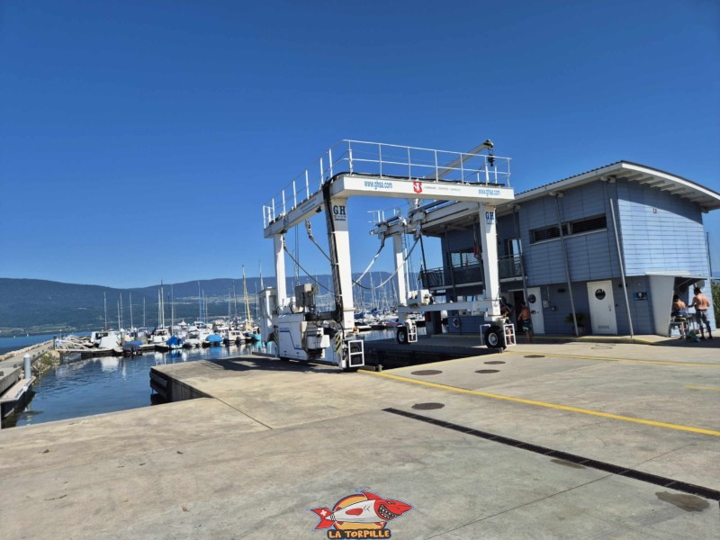 La capitenerie du port de Cheyres. Plage de Cheyres, Canton de Fribourg, lac de Neuchâtel.